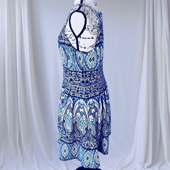 Vince Camuto Women’s 14 Blue & White Geometric Print Sleeveless Halter Dess Fit - Picture 3 of 9